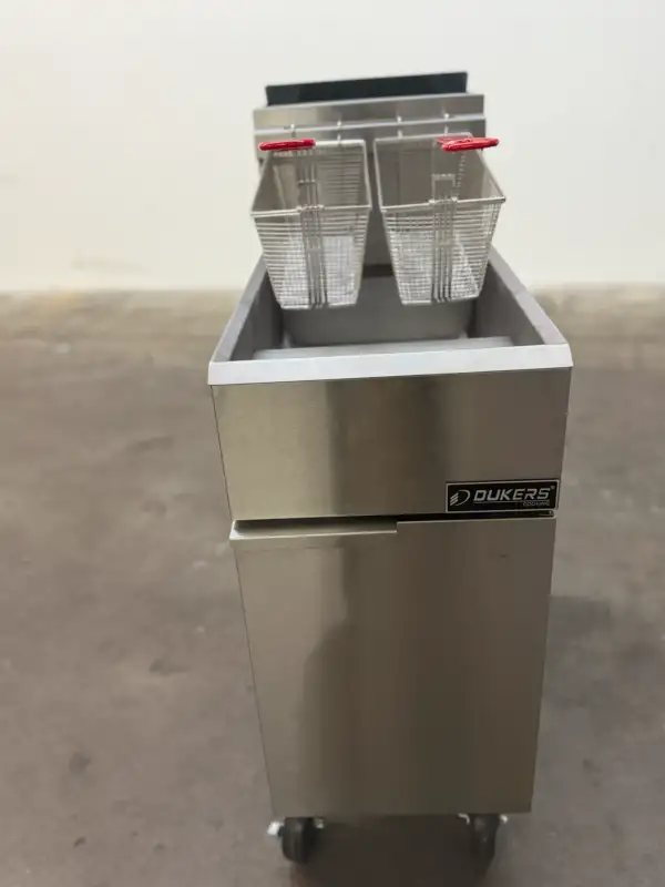 DUKERS DCF3-LPG Gas Fryer – Large Oil Capacity, 2 Baskets for Efficient Frying